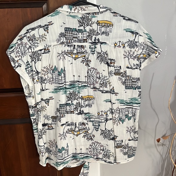 Old Navy small print tie blouse with buttons - Picture 4 of 5